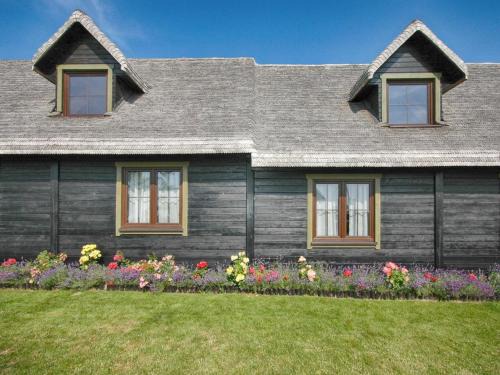 Darlowo House | Cozy Seaside Cottage in Cisowo with Garden and Terrace
