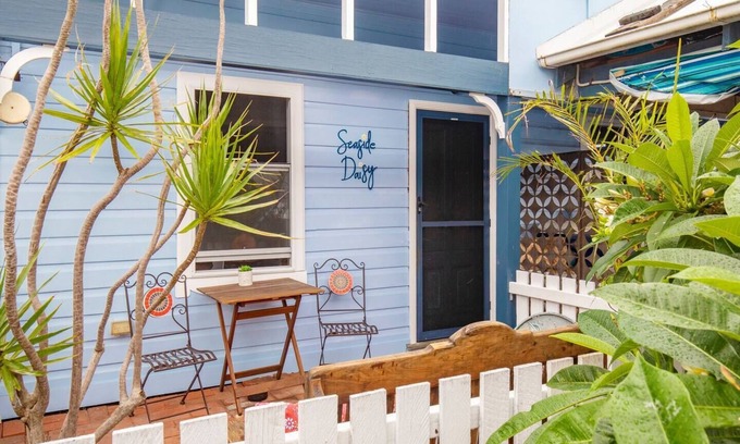 Merewether Cottage | Relaxing Retreat at Seaside Daisy Beach Shack with Spa