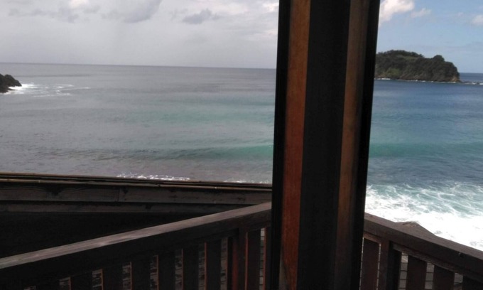 Ihama Cottage | Seaside Retreat for 14: Pet-Friendly & Family-Ready Stay