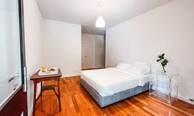 Foz do Douro House | Tranquil Porto Getaway with Spa and Hot Tub Amenities