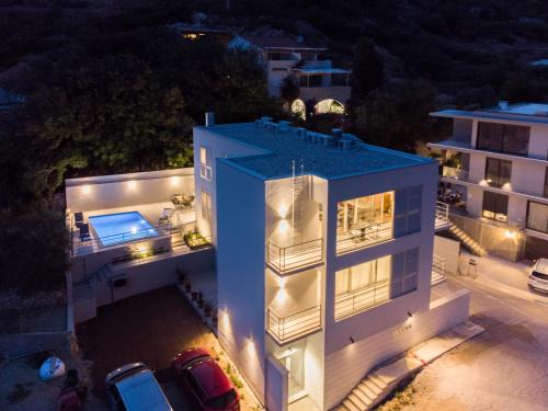 Komiza Apartment | Oceanfront Elegance at Seaside Suites – 4-Star Luxury Awaits