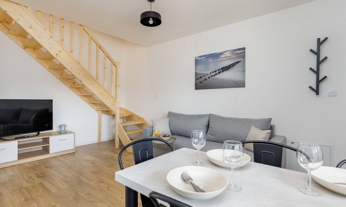 Mielno Apartment | Pet Friendly Seaside Retreat - Mielenko, 10/10 Rated