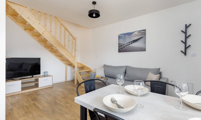 Mielno Apartment | Premier Seaside Escape: Family-Friendly Stay in Mielenko