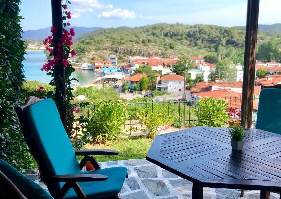 Ormos Panagias House | Oceanfront Seaside Escape with Pet-Friendly Amenities
