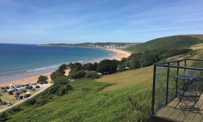 Putsborough Apartment | Seaside Escape: Devon Coast Apartment with Private Balcony