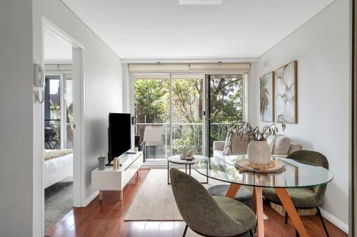 Dee Why Apartment | Coastal Retreat with BBQ Balcony and Ocean Views