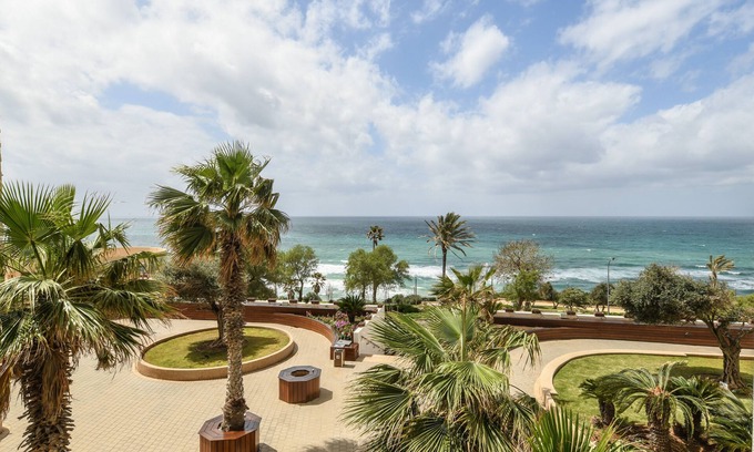 Netanya Apartment | Seaside Serenity: 4BR Apt with Private Balcony & Parking