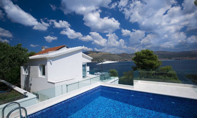 Okrug Donji House | Family-Friendly Seaside House with Pool in Okrug Donji
