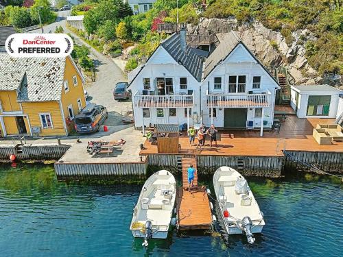 Bomlo House | Ideal 6-Person Holiday Home in Child-Friendly Urangsvåg