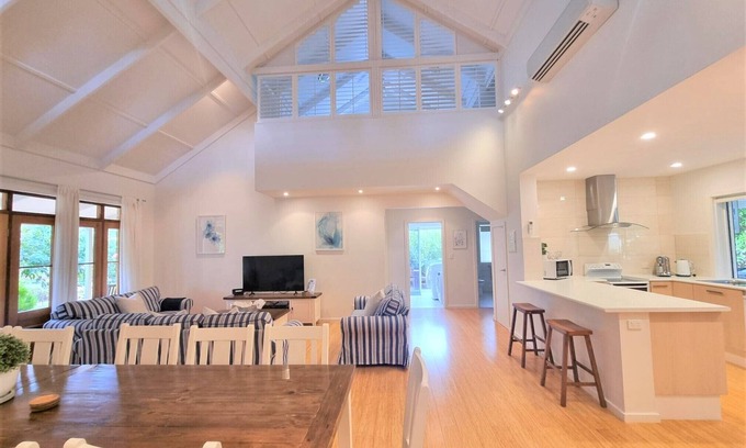 Brownlow Ki House | Beautiful Seaside Garden Cottages: Guest Rated 9.8/10
