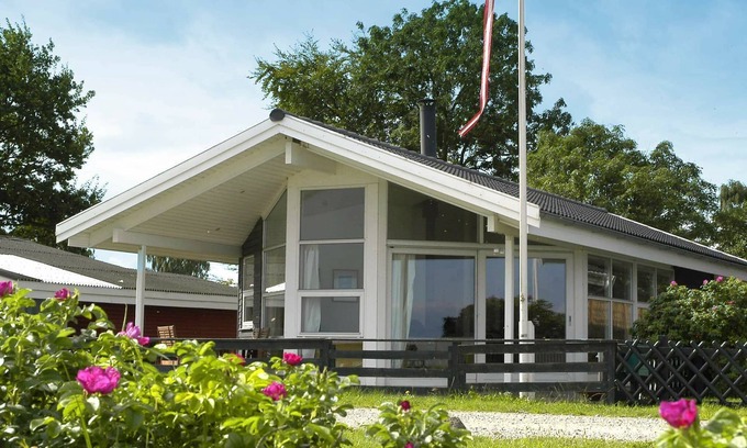 Hasmark Strand House | Family-Friendly Holiday Home with Ocean View in Otterup