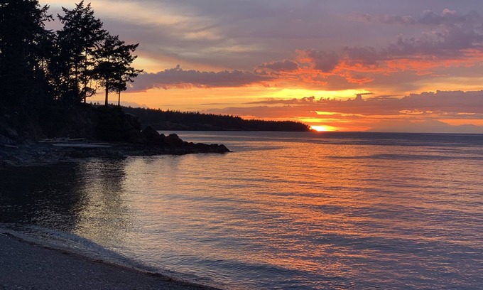 Regional District of Nanaimo House | Oceanfront Retreat - Steps from the Waves Await You