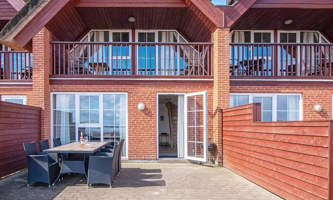 Kongsmark House | Spacious 8-Person Holiday Home with Ocean View in Rømø