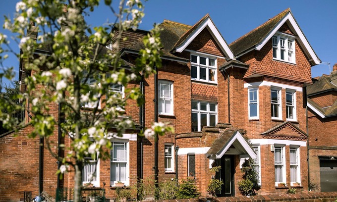 Meads Apartment | Seaside Hideout - spacious, peaceful family friendly apartment