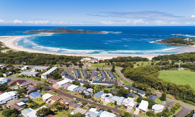 Fingal Bay Apartment | Oceanfront Seaside Holiday Resort in Fingal Bay