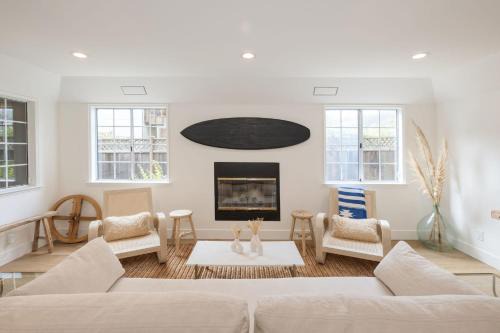 Half Moon Bay House | Seaside Home Modern Retreat Near Beach, Pet Friendly Stay