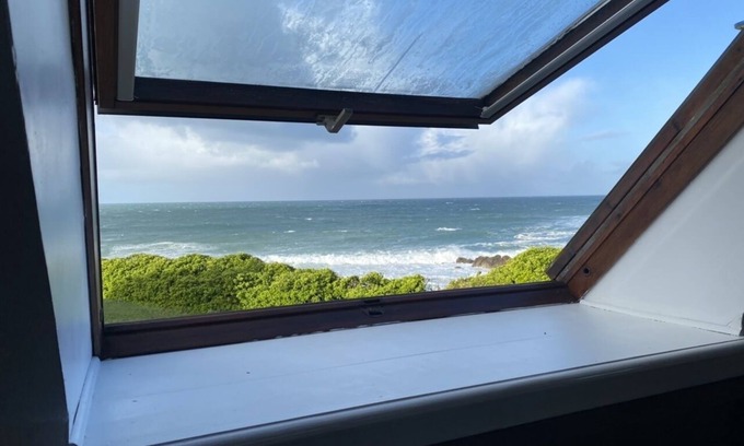 Plozevet House | Ocean-Facing Retreat with Pool, Just Minutes from the Beach
