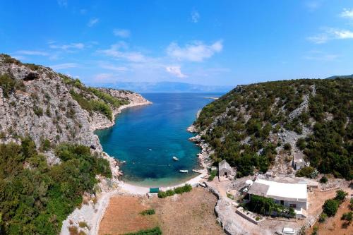 Zastrazisce House | Family-Friendly Seaside Retreat in Cove Kruseva, Hvar