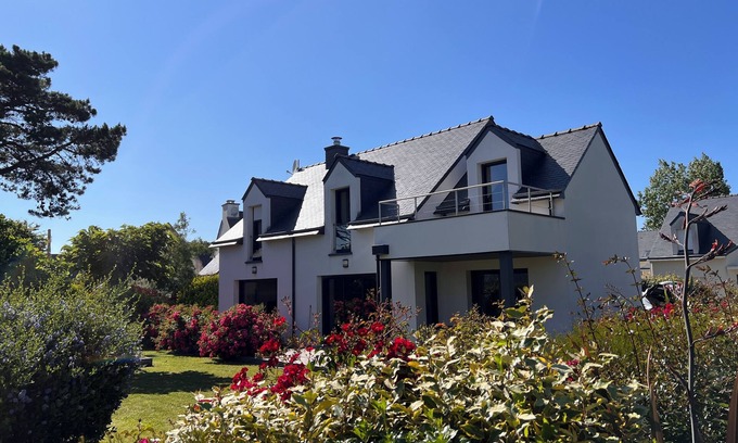 Saint-Jacques House | Oceanfront Seaside House for Rent - Perfect for Families