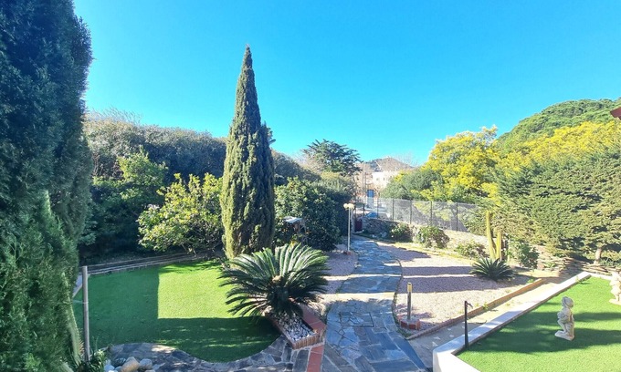Port-Vendres Apartment | Oceanfront Apartment Port-Vendres with Spa & Scenic Views