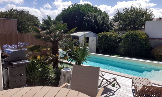 Fouras House | Idyllic Seaside House with Garden and Ocean View Amenities