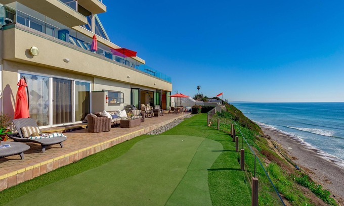 Leucadia House | Exquisite Seaside Duplex with Ocean Views and Putting Green