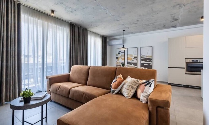 St. Andrew's Apartment | Elegant Seaside Retreat in Pembroke St Julians with Kitchen