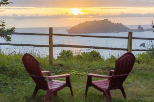 Westhaven-Moonstone House | Family-Friendly Seaside Meadow with 9.4/10 Guest Ratings