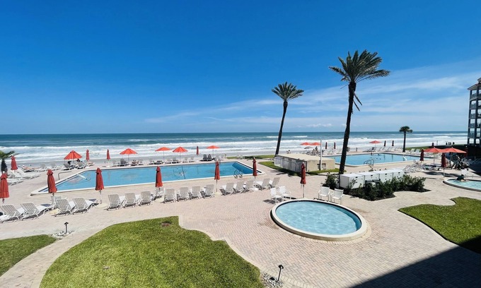 New Smyrna Beach Condo | Idyllic Seaside Oasis with Pool & Spa in New Smyrna Beach