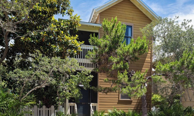 Seaside House | Seaside Retreat: Pet Friendly with Pool & Bikes Included!