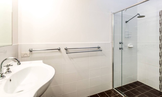 Jervis Bay Villa | Seaside retreat, direct beach access, no roads to cross.