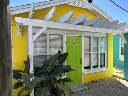 Indian Rocks Beach Apartment | Cozy Oceanfront Retreat Cottages with Pool & Pet-Friendly Stay