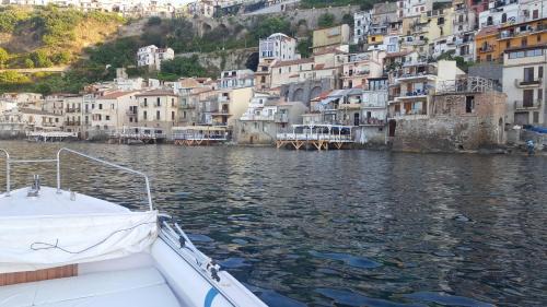 Scilla Bed & Breakfast | Seaside Retreat with Breakfast and Dining Options