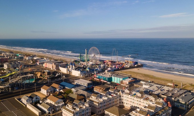 Seaside Heights Hotel | Beachfront Seaside Sands Inn: Family-Friendly with Breakfast