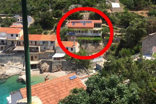 Gdinj Apartment | Secluded Seaside Apartments in Cove Pobij, Hvar - 10/10 Rated