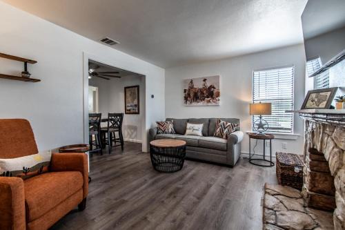 Bay Area House | Seaside Serenity: Family-Friendly Dual Dwellings Awaits