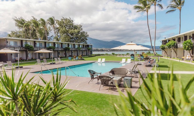 Kahului Hotel | Discover Seaside Serenity: Poolside Retreat in Maui