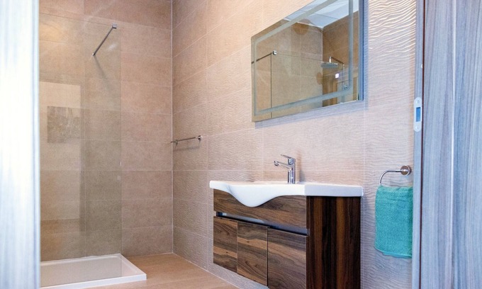 Mellieha Apartment | Beachside Retreat - Luxe Penthouse with Child-Friendly Amenities