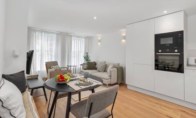 Eastbourne City Centre Apartment | Coastal Retreat: Modern Apartment Steps From the Beach