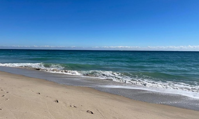 Lauderdale-by-the-Sea Apartment | Oceanfront Seaside Serenity Studio with Private Beach Access
