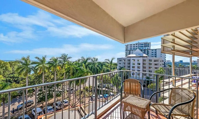 Darwin City Centre Apartment | Tranquil Seaside Escape with Pool & Family-Friendly Amenities