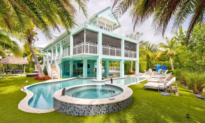 Winston Waterways House | Seaside Serenity: Ultimate Getaway with Ocean Views & Spa