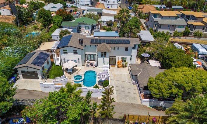 Leucadia House | Coastal Retreat: Family-Friendly Home with Pool & Breakfast
