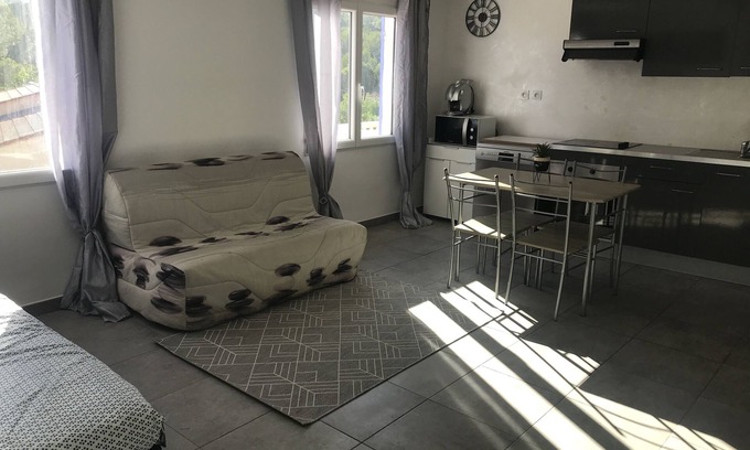 Martigues Apartment | Pet-Friendly Seaside Studio in La Couronne for Families