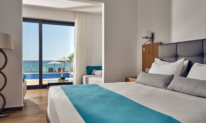 Neromilos Hotel | Relaxing SeaSide Suite with Private Pool and Ocean View