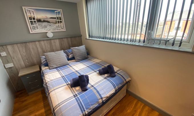 Blackpool Town Center Apartment | Oceanfront Seaside Suites - Ideal for Family Getaways