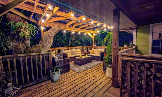 Summerplace House | Seaside Tropical Treehouse on Orchid Island -nWalk to Dog-Friendly Private Beach
