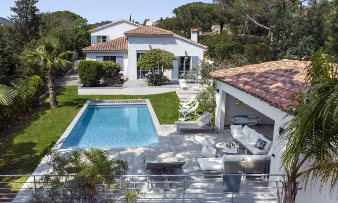 Les Issambres House | Seaside Villa with Pool and Ocean Views Await You