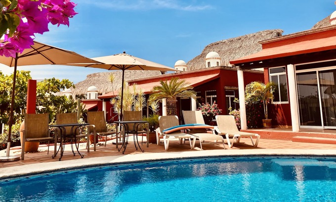 Hidalgo House | SEASIDE VACATION WITH GARDENS AND POOL