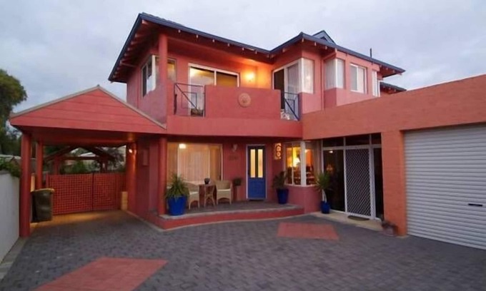 Geographe Villa | Funky SEASIDE VILLA with Ocean View & Pet-Friendly Perks